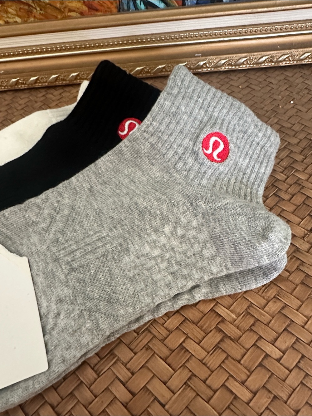 lululemon athletica Daily Stripe Crew Socks - White and Black, and Gray - Picture 4 of 4